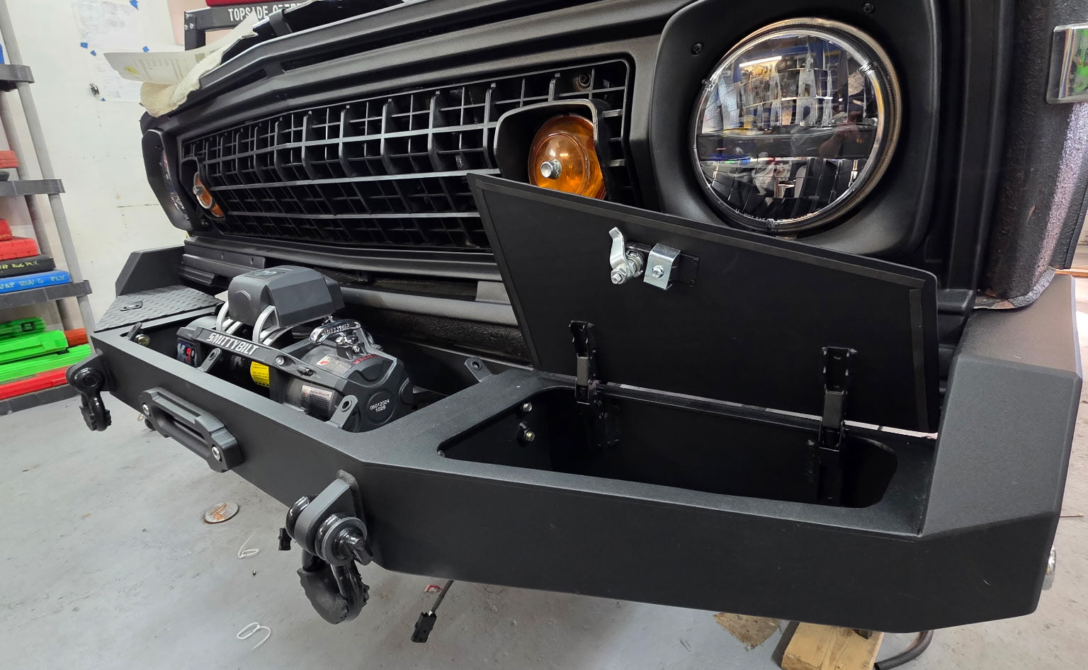 Jeep wagoneer bumper box